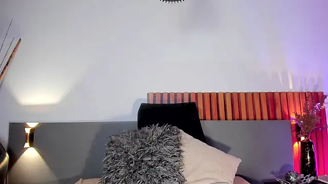 Snapshot of NoraDasilva chatting on 03/09/25, 12:00 NoraDasilva online show from 03/09/25, 12:00