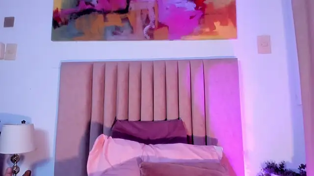 Snapshot of NoraDasilva chatting on 03/18/25, 10:58 NoraDasilva online show from 03/18/25, 10:58