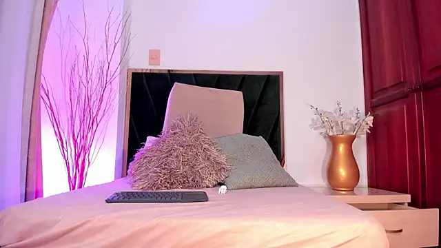 Snapshot of NoraDasilva chatting on 03/21/25, 12:40 NoraDasilva online show from 03/21/25, 12:40