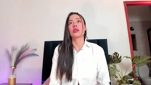 Snapshot of NoraDasilva chatting on 03/22/25, 12:28 NoraDasilva online show from 03/22/25, 12:28