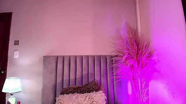 Snapshot of NoraDasilva chatting on 09/10/25, 12:43 NoraDasilva online show from 09/10/25, 12:43