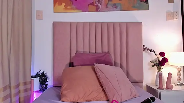 Snapshot of NoraDasilva chatting on 09/16/25, 01:39 NoraDasilva online show from 09/16/25, 01:39