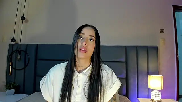 Snapshot of NoraDasilva chatting on 09/25/25, 12:58 NoraDasilva online show from 09/25/25, 12:58