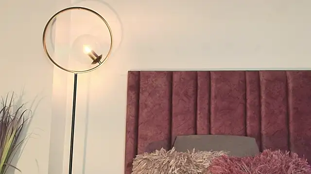 Snapshot of NoraDasilva chatting on 10/07/25, 12:30 NoraDasilva online show from 10/07/25, 12:30