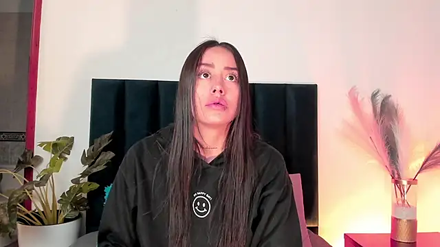 Snapshot of NoraDasilva chatting on 10/08/25, 12:30 NoraDasilva online show from 10/08/25, 12:30