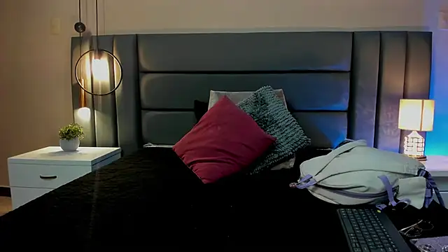 Snapshot of NoraDasilva chatting on 10/14/25, 01:23 NoraDasilva online show from 10/14/25, 01:23