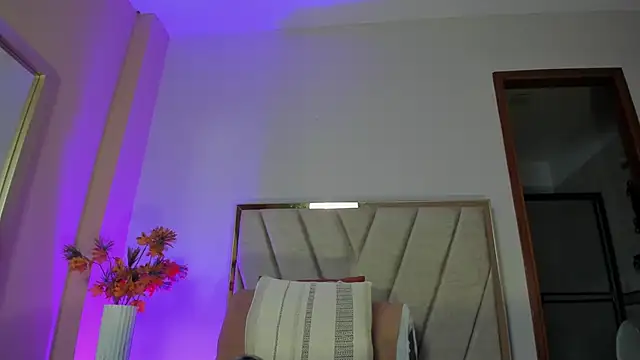 Snapshot of NoraDasilva chatting on 10/22/25, 11:59 NoraDasilva online show from 10/22/25, 11:59