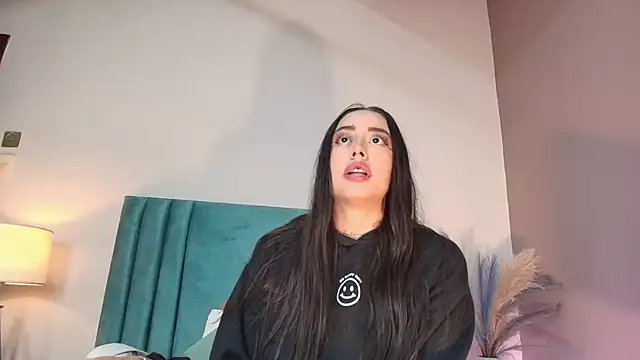 Snapshot of NoraDasilva chatting on 10/25/25, 12:51 NoraDasilva online show from 10/25/25, 12:51