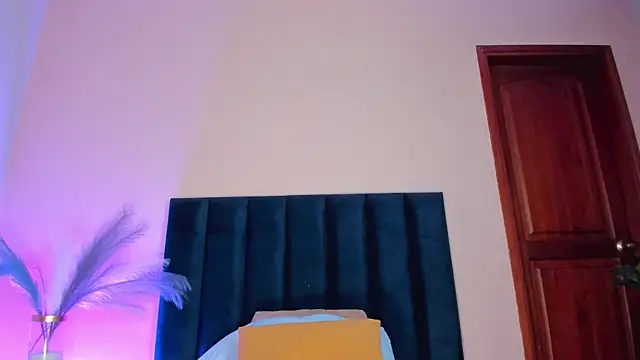 Snapshot of NoraDasilva chatting on 10/31/25, 12:33 NoraDasilva online show from 10/31/25, 12:33