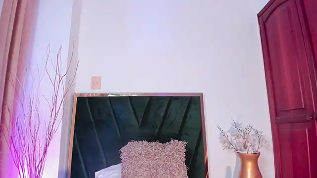 Snapshot of NoraDasilva chatting on 11/11/25, 01:05 NoraDasilva online show from 11/11/25, 01:05