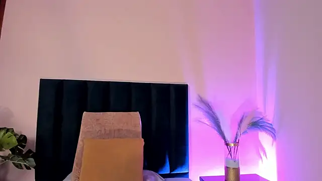 Snapshot of NoraDasilva chatting on 11/14/25, 11:46 NoraDasilva online show from 11/14/25, 11:46