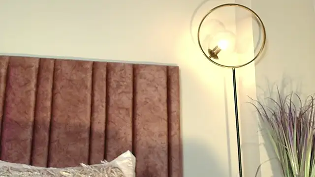 Snapshot of NoraDasilva chatting on 11/15/25, 04:58 NoraDasilva online show from 11/15/25, 04:58