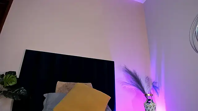 Snapshot of NoraDasilva chatting on 11/22/25, 01:15 NoraDasilva online show from 11/22/25, 01:15