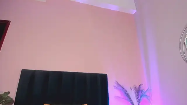 Snapshot of NoraDasilva chatting on 12/04/25, 12:42 NoraDasilva online show from 12/04/25, 12:42