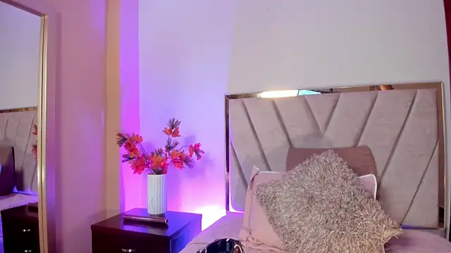 Snapshot of NoraDasilva chatting on 12/05/25, 12:30 NoraDasilva online show from 12/05/25, 12:30