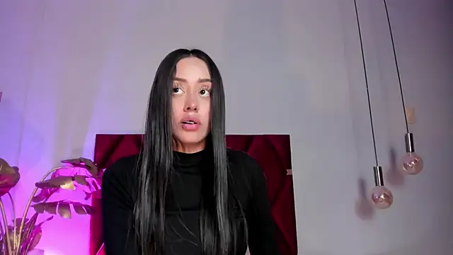 Snapshot of NoraDasilva chatting on 12/17/25, 12:38 NoraDasilva online show from 12/17/25, 12:38