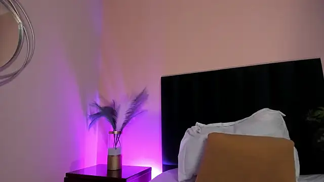 Snapshot of NoraDasilva chatting on 12/20/25, 12:40 NoraDasilva online show from 12/20/25, 12:40