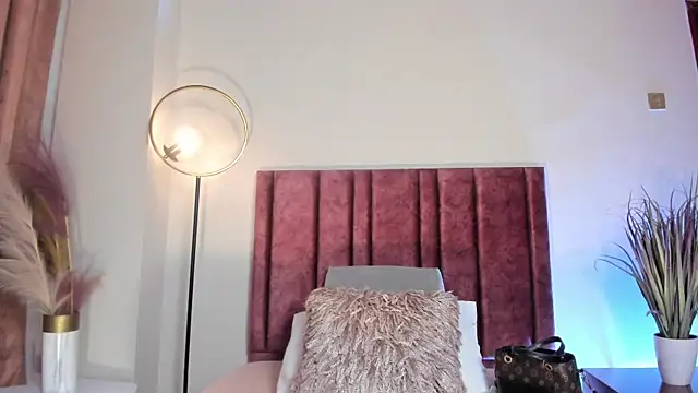 Snapshot of NoraDasilva chatting on 01/06/26, 12:36 NoraDasilva online show from 01/06/26, 12:36