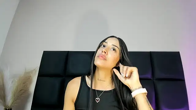 Snapshot of NoraDasilva chatting on 02/05/26, 12:37 NoraDasilva online show from 02/05/26, 12:37