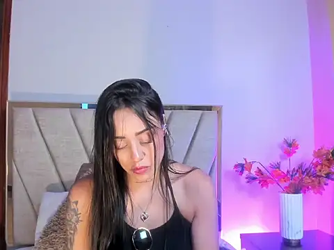 Snapshot of NoraDasilva chatting on 02/11/26, 11:43 NoraDasilva online show from 02/11/26, 11:43