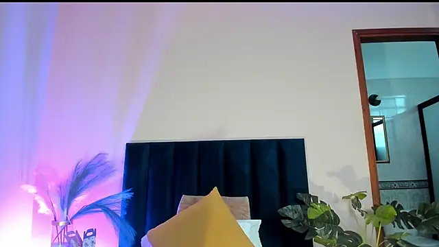 Snapshot of NoraDasilva chatting on 02/24/26, 10:19 NoraDasilva online show from 02/24/26, 10:19