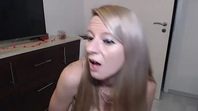 Snapshot of LaMadrina006 chatting on 12/19/24, 01:50 LaMadrina006 online show from 12/19/24, 01:50