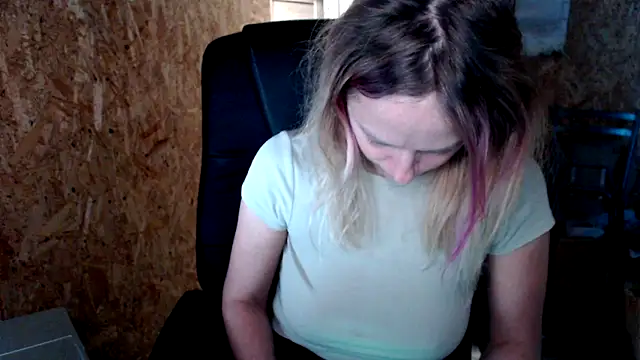 Snapshot of las_sweet chatting on 12/17/25, 10:21 las sweet online show from 12/17/25, 10:21