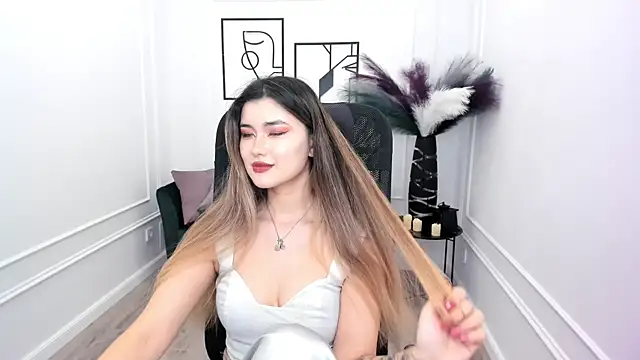 AnneTLi online show from 11/08/25, 03:29