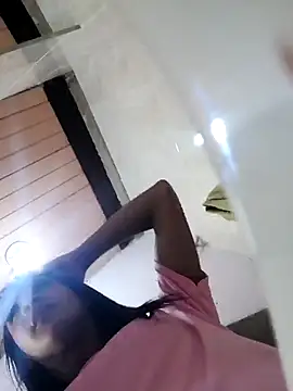 Snapshot of Babylolatop chatting on 12/17/24, 07:59 Babylolatop online show from 12/17/24, 07:59