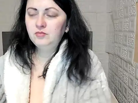 Lillian2 online show from 02/16/25, 07:04