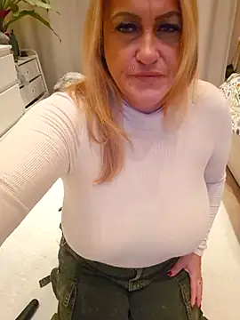 Isabellaa04 online show from 11/28/25, 06:43