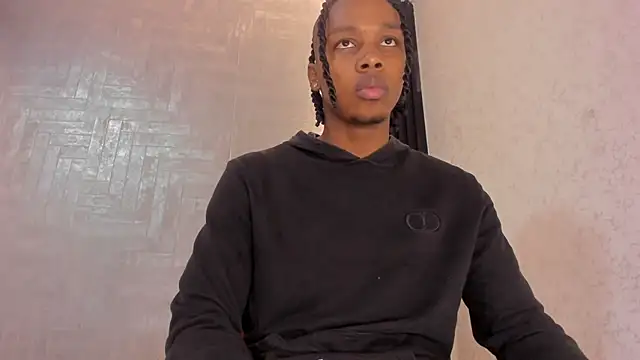 Snapshot of DominicSccott chatting on 10/13/25, 01:11 DominicSccott online show from 10/13/25, 01:11