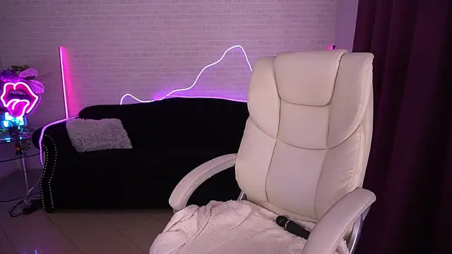 Snapshot of Daenerys_Daenn chatting on 09/20/25, 07:42 Daenerys Daenn online show from 09/20/25, 07:42