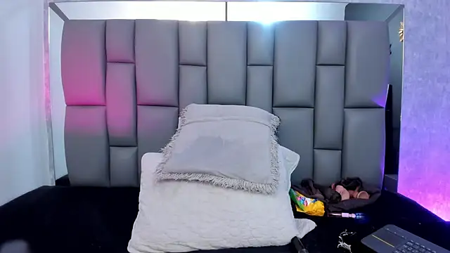  MiaBrown  online show from 03/04/25, 12:12