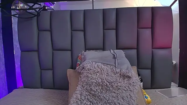  MiaBrown  online show from 09/18/25, 12:07