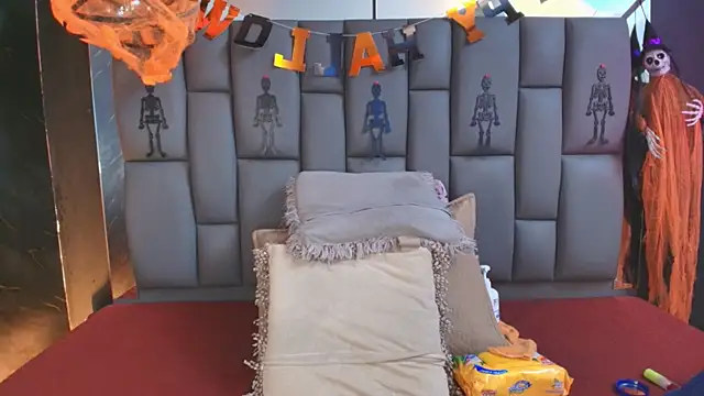  MiaBrown  online show from 10/23/25, 12:04