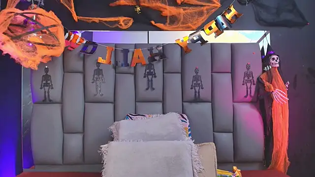  MiaBrown  online show from 10/29/25, 12:07