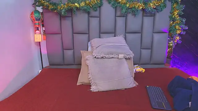  MiaBrown  online show from 11/29/25, 12:08