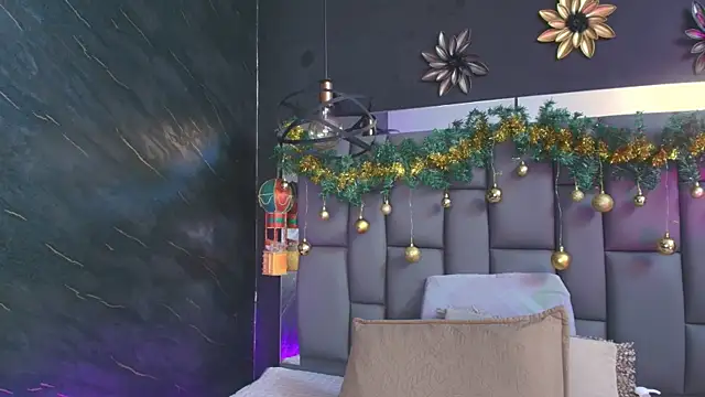  MiaBrown  online show from 12/22/25, 12:02