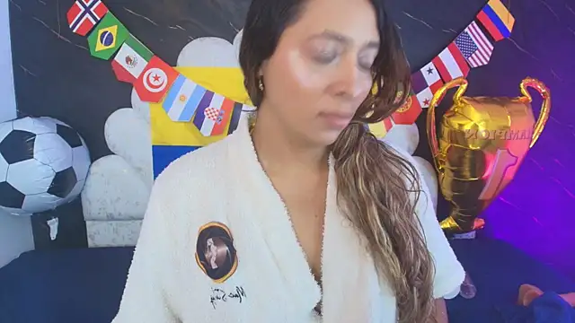 Snapshot of _MiaBrown_ chatting on 06/24/26, 12:04 MiaBrown online show from 06/24/26, 12:04
