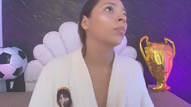 Snapshot of _MiaBrown_ chatting on 06/26/26, 12:09 MiaBrown online show from 06/26/26, 12:09