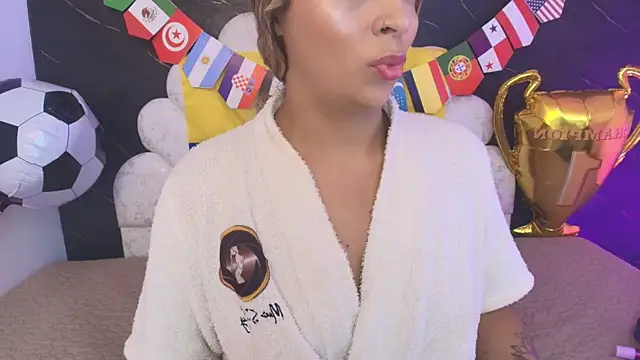 Snapshot of _MiaBrown_ chatting on 07/10/26, 12:08 MiaBrown online show from 07/10/26, 12:08