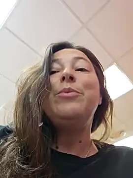 Snapshot of angelbaby1998 chatting on 12/29/24, 08:48 angelbaby1998 online show from 12/29/24, 08:48