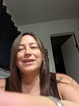 Snapshot of angelbaby1998 chatting on 03/22/25, 06:43 angelbaby1998 online show from 03/22/25, 06:43