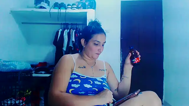 Snapshot of liz_dirty chatting on 03/21/25, 10:50 liz dirty online show from 03/21/25, 10:50