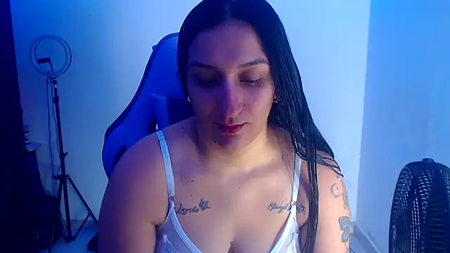 Snapshot of liz_dirty chatting on 09/17/25, 10:44 liz dirty online show from 09/17/25, 10:44