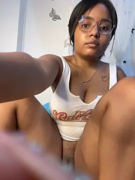 Snapshot of Aleja_DANS chatting on 11/07/25, 01:44 Aleja DANS online show from 11/07/25, 01:44