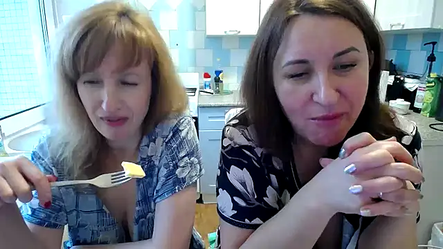 DonnaMagdalena online show from 12/25/24, 09:24