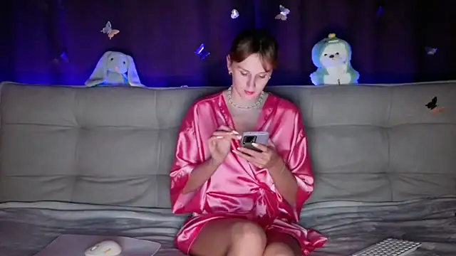 intolerable girl online show from 11/13/25, 08:41