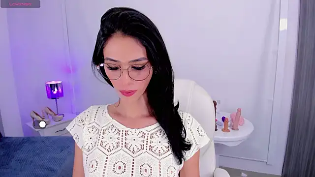 Snapshot of Andrea_Marinn chatting on 12/19/24, 05:51 Andrea Marinn online show from 12/19/24, 05:51